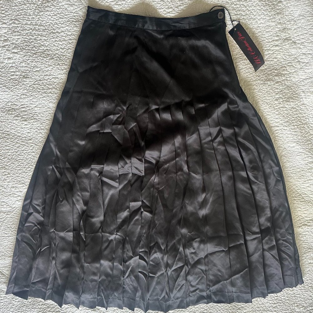 Vintage Saks Fifth Avenue black silk pleated skirt  NWT